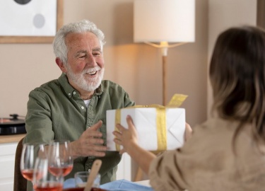 Их поздравление&nbsp;включало&nbsp;не только добрые слова, но и организацию различных мероприятий, подарков или просто приятных встреч
